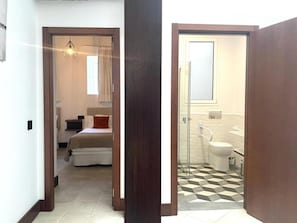 Sèche-cheveux, serviettes fournies