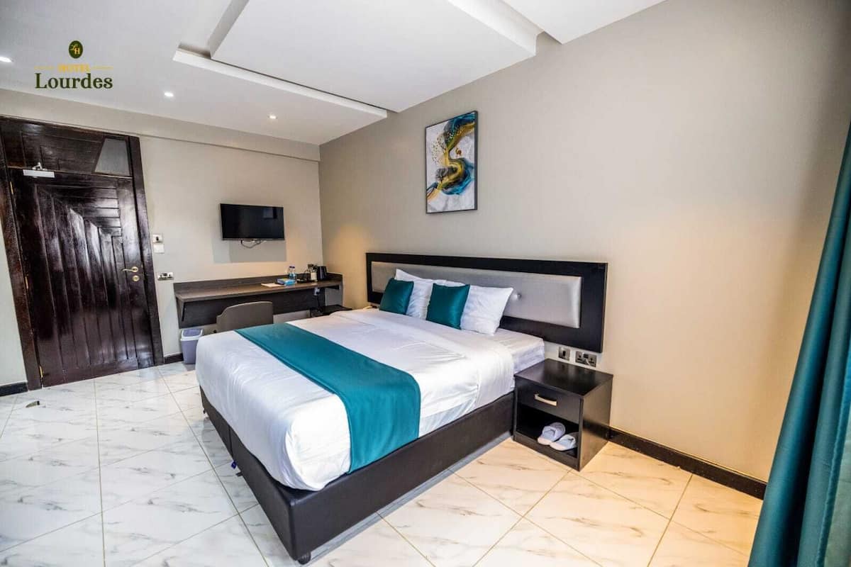 Deluxe Room | In-room safe, soundproofing, free WiFi, bed sheets