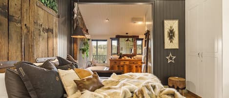 4 bedrooms, desk, iron/ironing board, travel cot