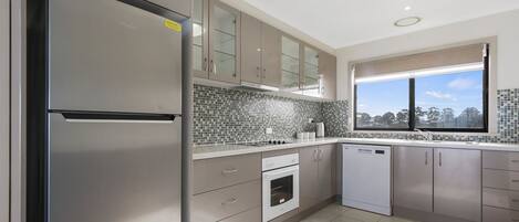 Micro-ondes, four, plaque de cuisson, lave-vaisselle