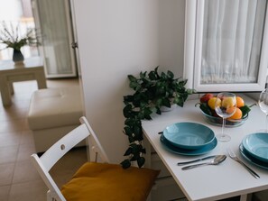 Dining - Modern Apartment in Central Jerez de la Frontera with 2 Bedrooms for 4 Guests (Jerez de la Frontera)