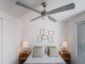 1 bedroom, free WiFi, bed sheets - Modern Apartment in Central Jerez de la Frontera with 2 Bedrooms for 4 Guests (Jerez de la Frontera)