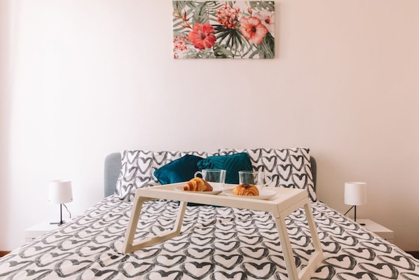 1 bedroom, desk, iron/ironing board, WiFi