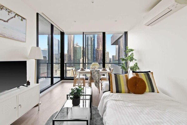 1 habitación, tabla de planchar con plancha, wifi y ropa de cama