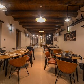 供應早餐、午餐、晚餐；意大利菜