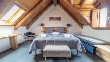 Superior-Dreibettzimmer, Mehrere Betten, mit Bad, Meerblick | Zimmersafe, individuell dekoriert, individuell eingerichtet