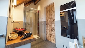 A modern bathroom with a glass shower enclosure, a wooden vanity, and a large mirror. - Antichi Orti Del Sole (Agerola)