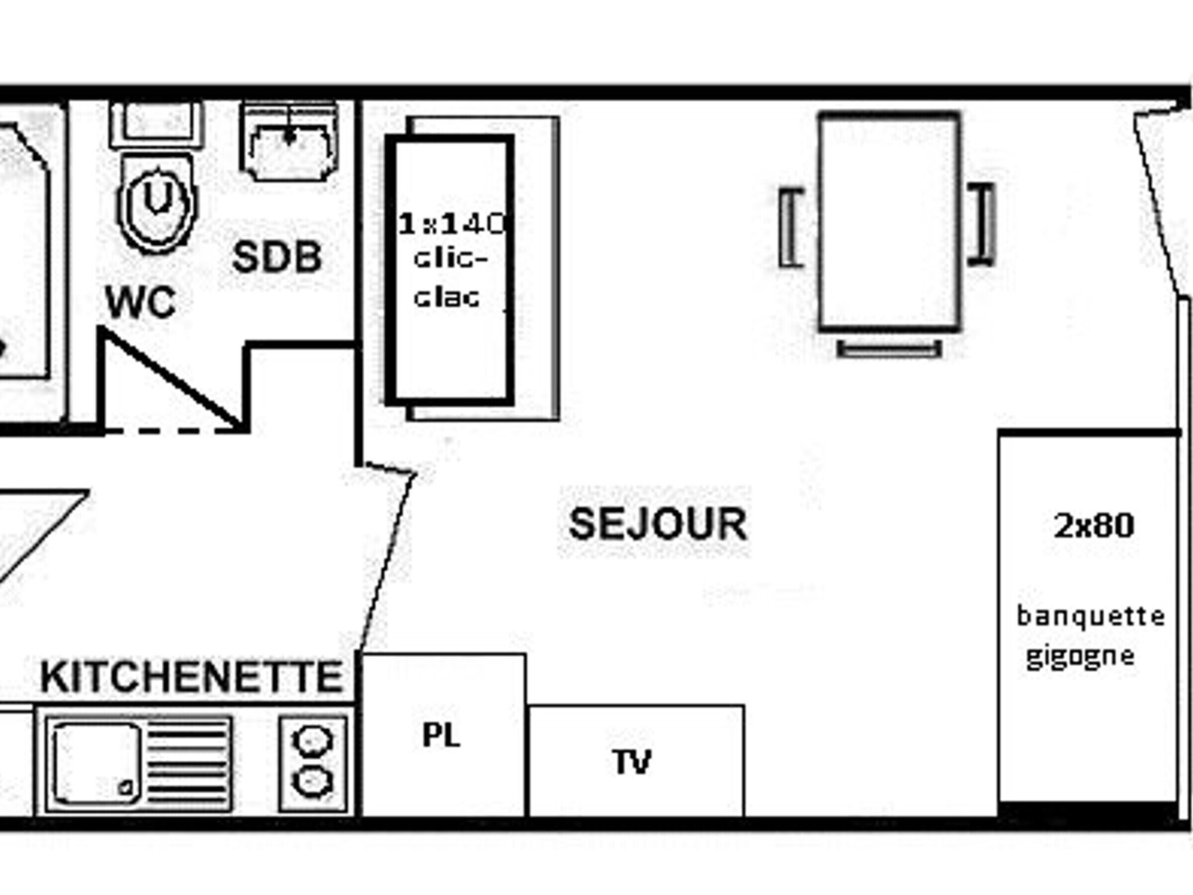 Distribución de una habitación de hotel con kitchenette, baño, sala de estar y televisor.