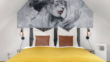 2 bedrooms, travel crib, WiFi