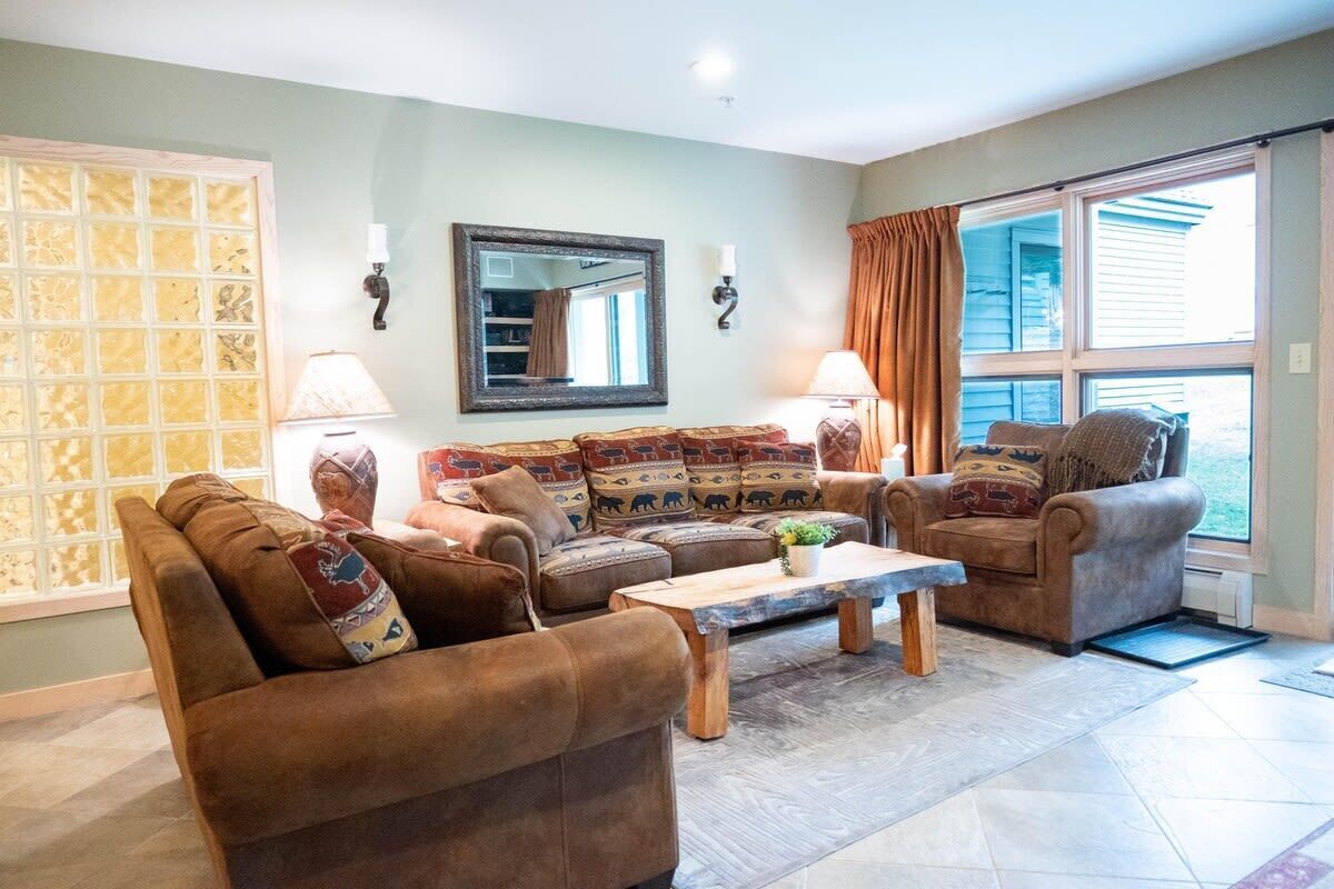 3-BR Ski-In/Ski-Out Condo: Private Hot Tub, Okemo
