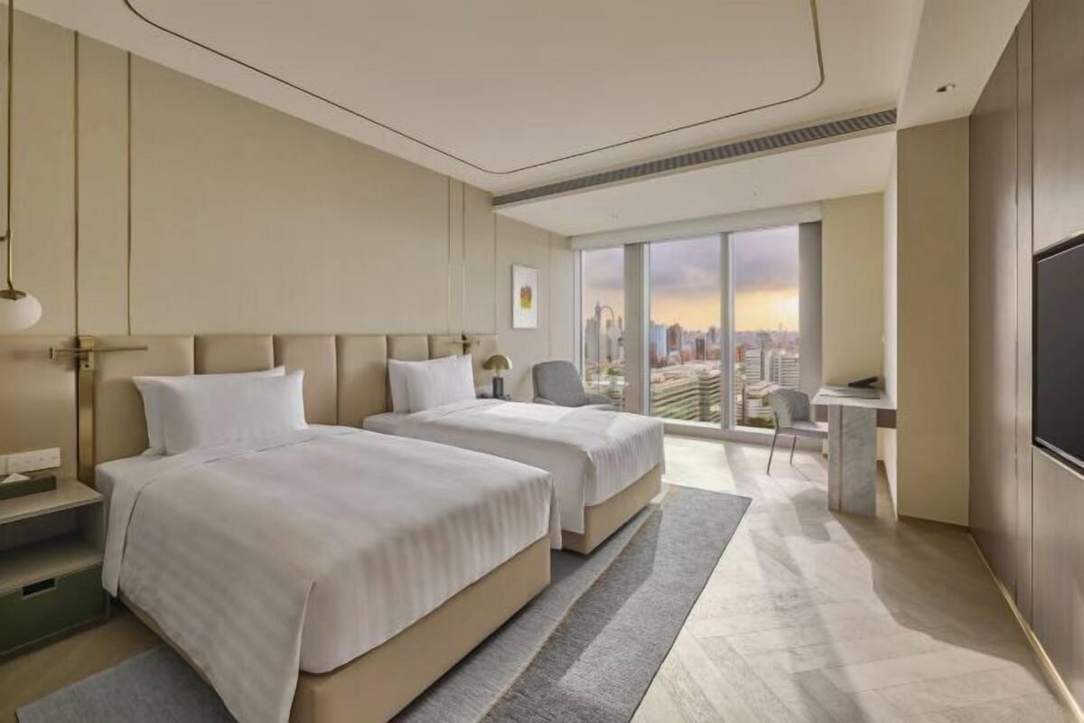 Premium bedding, down comforters, minibar, in-room safe