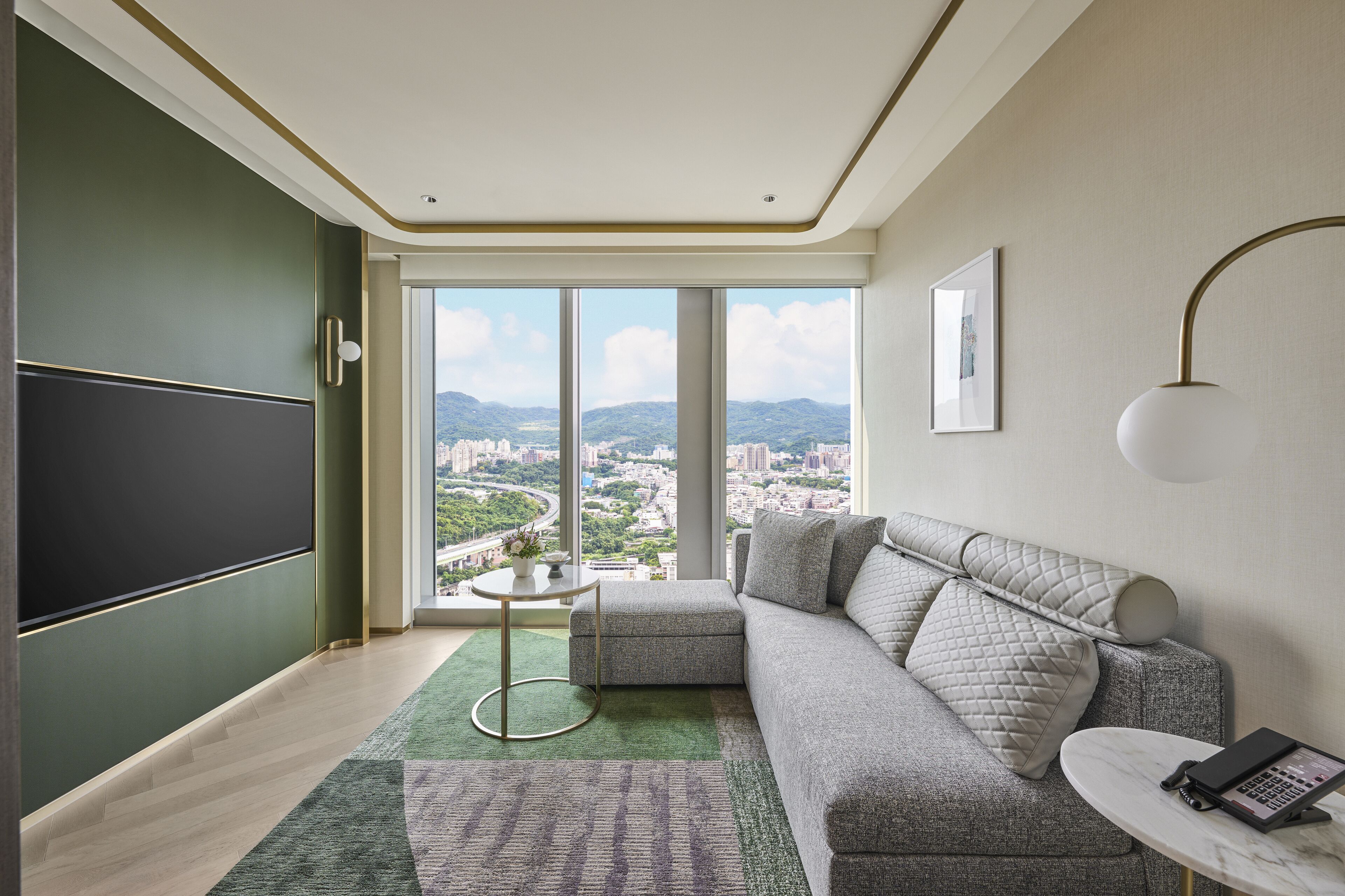 Deluxe Suite | Premium bedding, down comforters, minibar, in-room safe