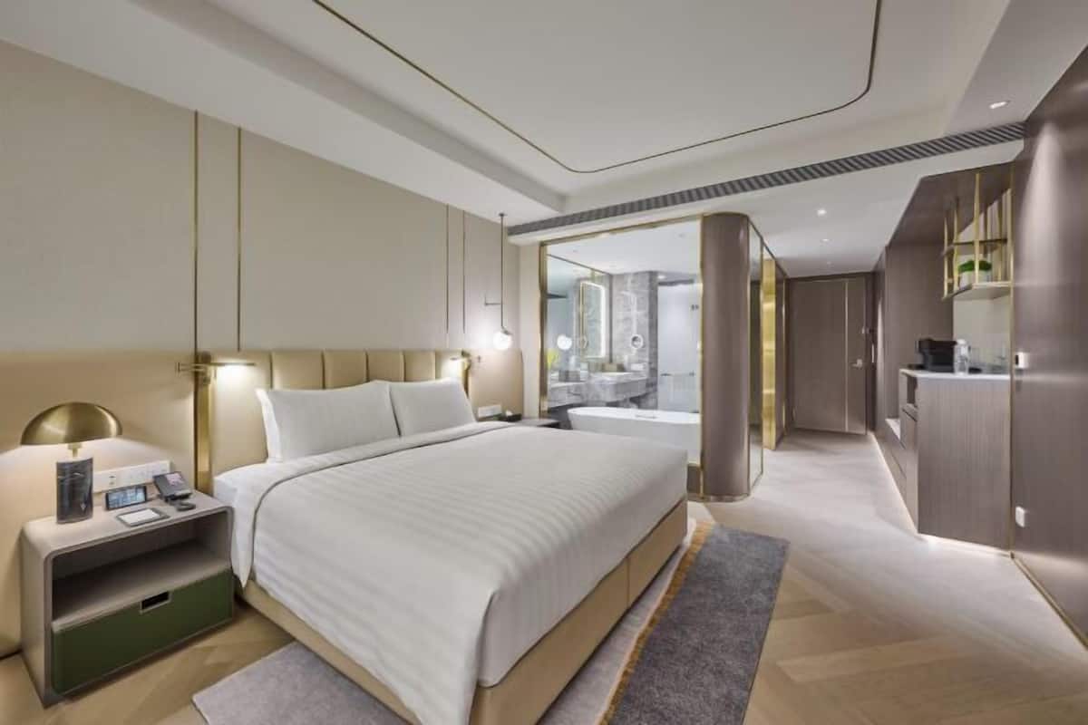 1 bedroom, premium bedding, down comforters, minibar