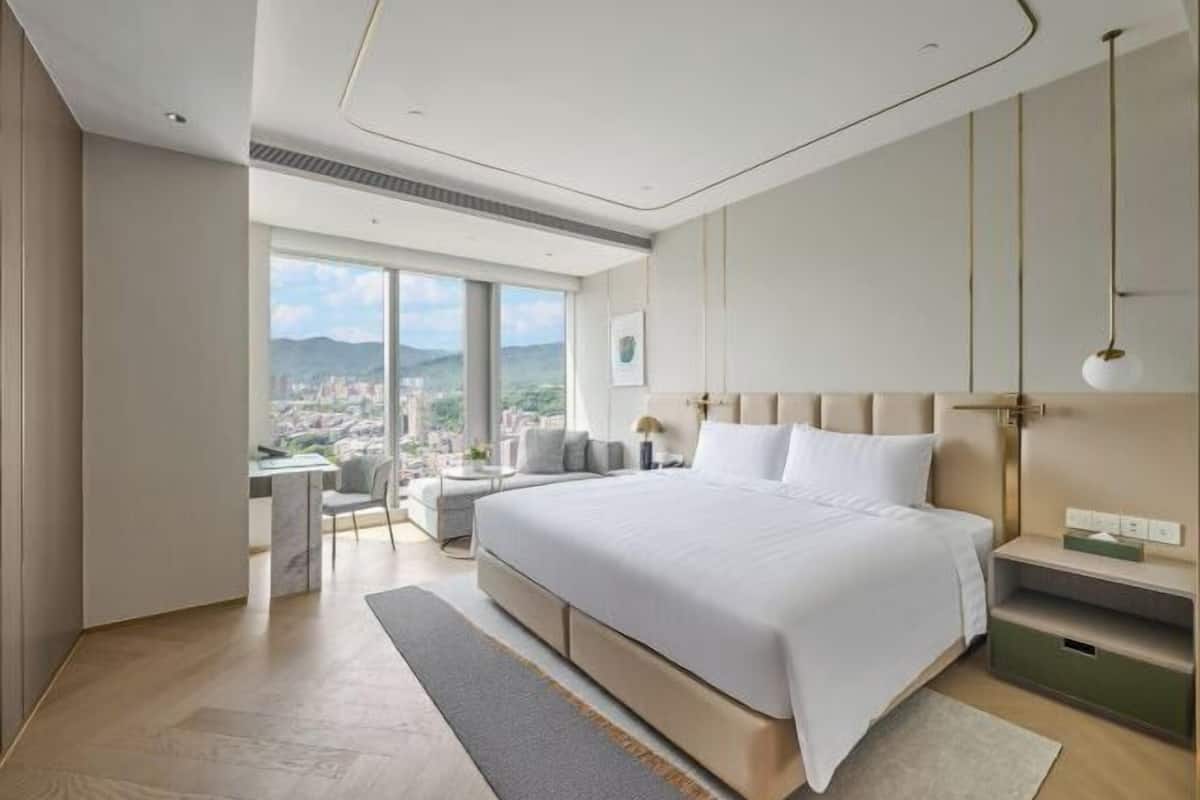 1 bedroom, premium bedding, down comforters, minibar