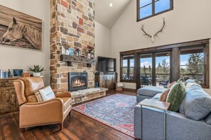 Smart TV, fireplace, offices - Sunset Ridge Ranch at Brasada Ranch (Powell Butte)