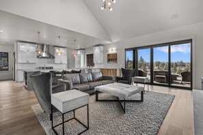 Smart TV, fireplace, offices