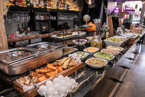 Daily buffet breakfast (ILS 100 per person)