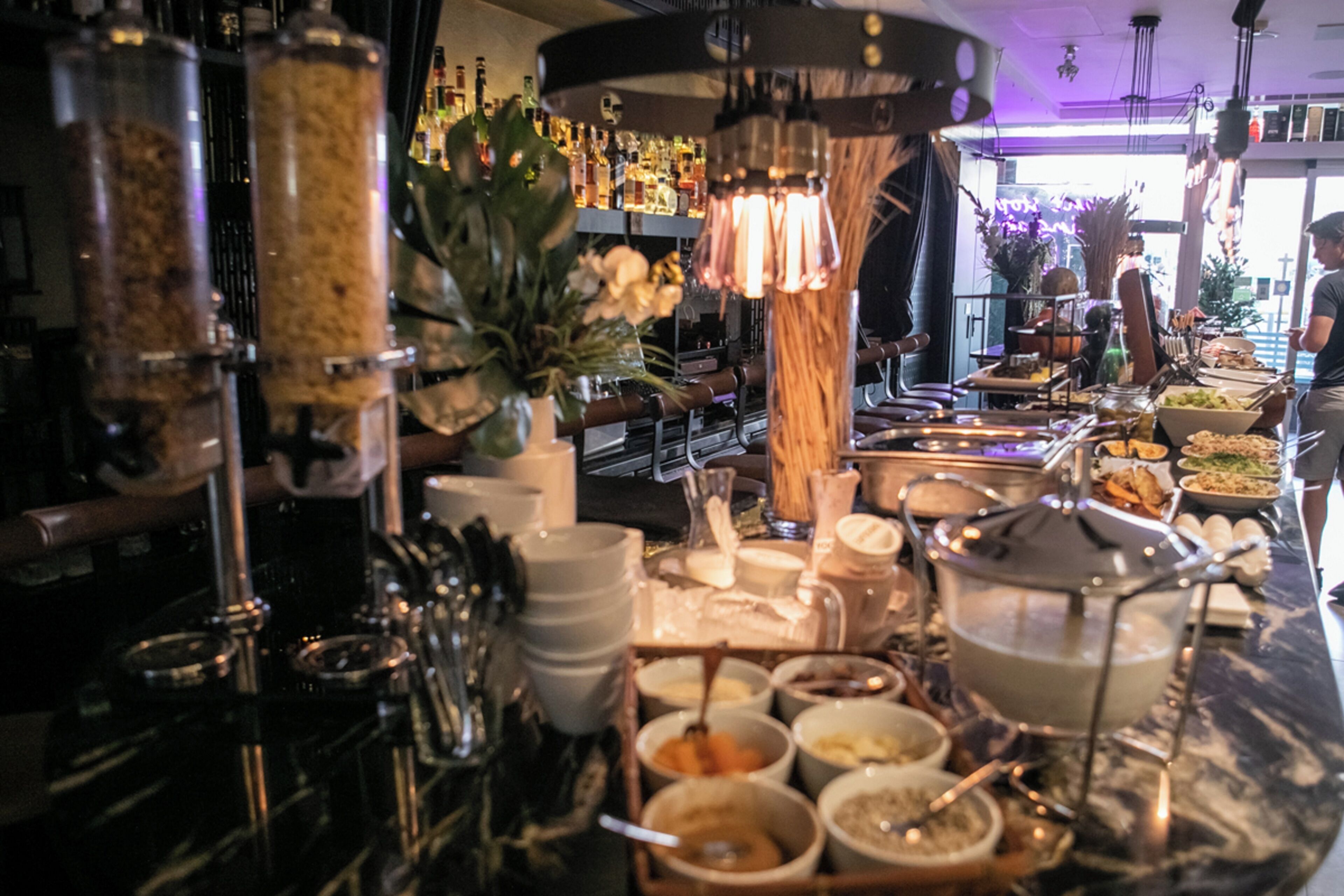 Petit déjeuner buffet servi tous les jours en supplément