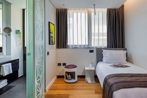 Basic Single Room | Desk, free WiFi