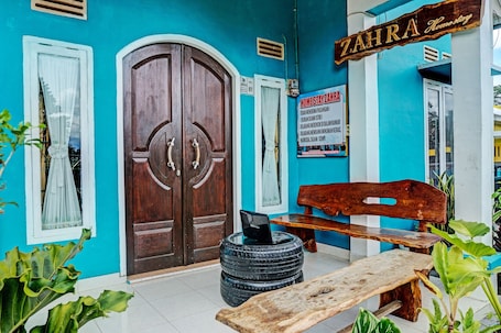 Reception. SPOT ON 92169 Homestay Zahra Syariah