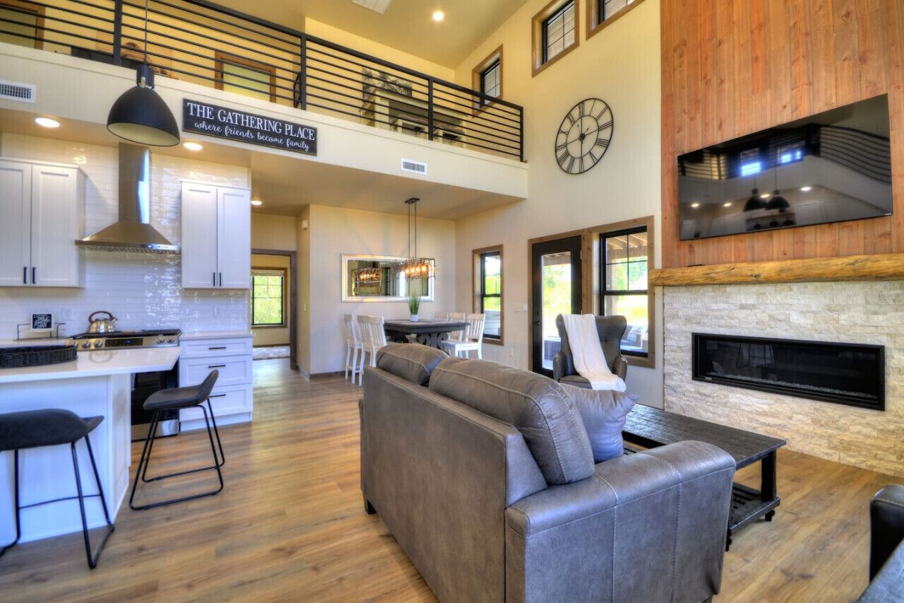 Televisión y chimenea 