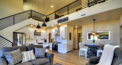 Spacious Retreat w/Rooftop Patio
