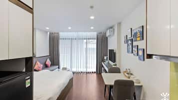 Bộ đồ giường cao cấp, trang bị nội thất với thiết kế riêng biệt, bàn
