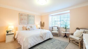 4 bedrooms, desk, free WiFi, bed sheets
