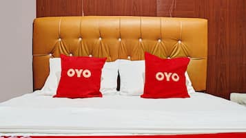 Deluxe Double Room | Laptop workspace, free WiFi, bed sheets