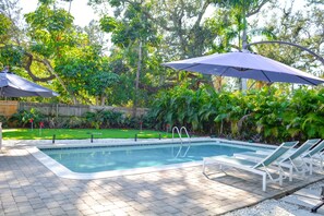 A heated pool - Heated Salt Pool - Putting Green & Bocce, Arcade - 2 King Beds - 75" TV - IMG - Near AMI (Bradenton)