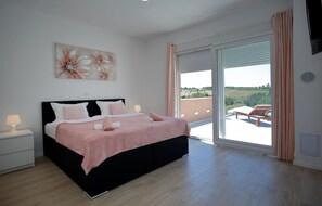 5 Schlafzimmer, Reisekinderbett, kostenloses WLAN, Bettwäsche