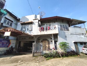 Front of property - Hotel O Excellent Kost (Jambi)