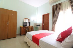 Standard Double Room | Laptop workspace, free WiFi, bed sheets - Hotel O Excellent Kost (Jambi)