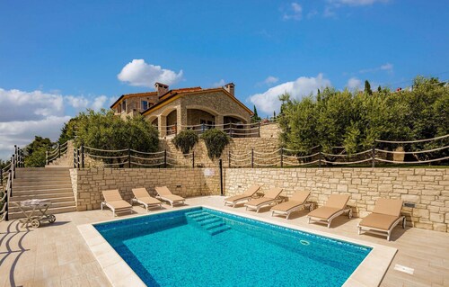 4 bedroom awesome home in Rab