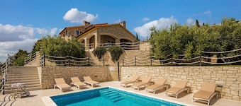 Superbe maison de 4 chambres à Rab