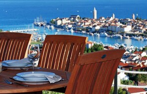 Outdoor dining - 4 bedroom awesome home in Rab (Rab)