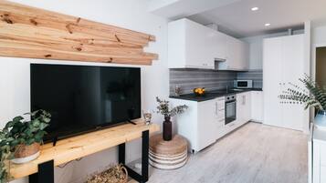 Fridge, microwave, oven, coffee/tea maker
