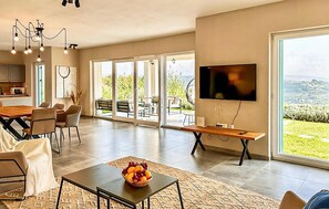 Dining - Luxurious home in Karojba (Karojba)