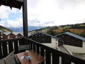 Outdoor dining - Studio in Les Saisies 6 pers. near shops, south-facing balcony (Les Saisies)