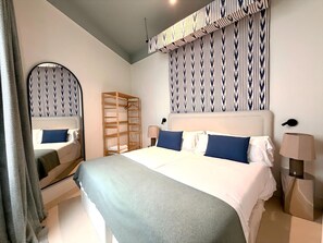 2 bedrooms, iron/ironing board, bed sheets - Modern duplex with terrace near cathedral, air conditioning, Wi-Fi, and pets allowed (Sevilla)