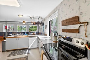 Fridge, microwave, oven, stovetop - Lakeside Cabin With Private Dock & Sandy Beach (Donnelly)