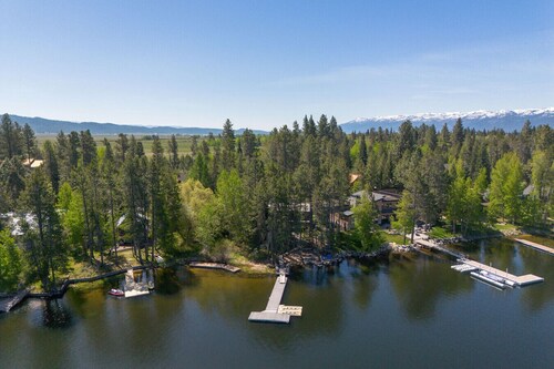 Lakeside Cabin With Private Dock & Sandy Beach