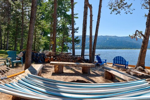 Lakeside Cabin With Private Dock & Sandy Beach