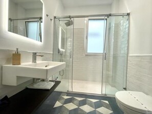 ヘアドライヤー、タオル