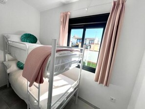 2 bedrooms, free WiFi, bed sheets