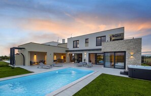A heated pool - 4 bedroom gorgeous home in Brtonigla (Brtonigla)