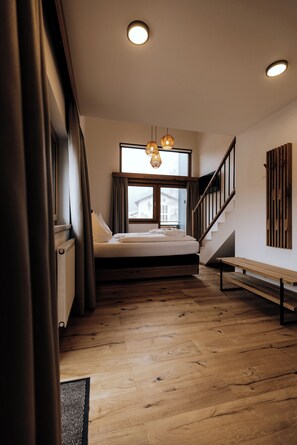 Suite Gallery, no fumadors | 1 dormitori, escriptori, cortines opaques i planxa i posts de planxar