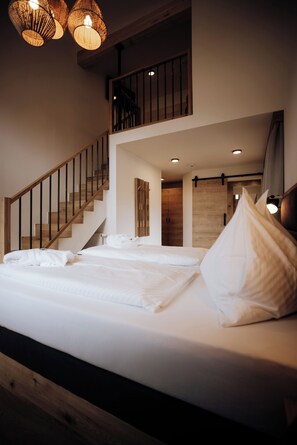 Suite – gallery, ikke-røyk | Skrivebord, blendingsgardiner, strykejern/-brett og wi-fi (inkludert)