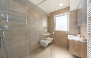 Bathtub, hair dryer