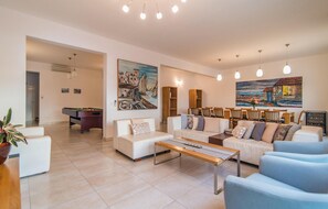 TV, DVD player, ping pong, stereo - Luxurious home in Supetar (Supetar)